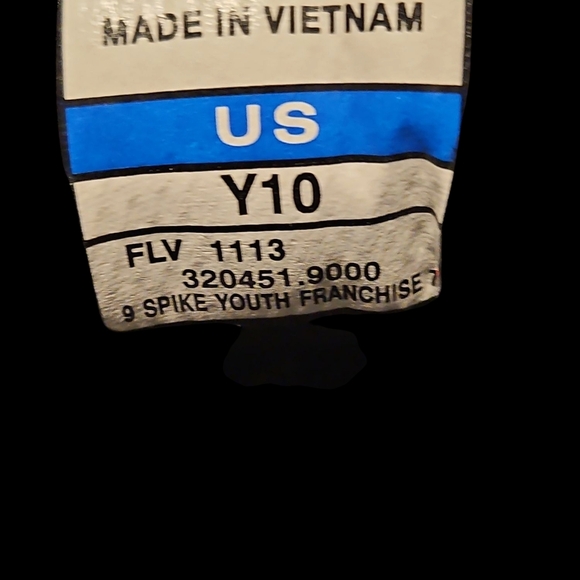 Mizuno Black and White Sneakers - Picture 6 of 6